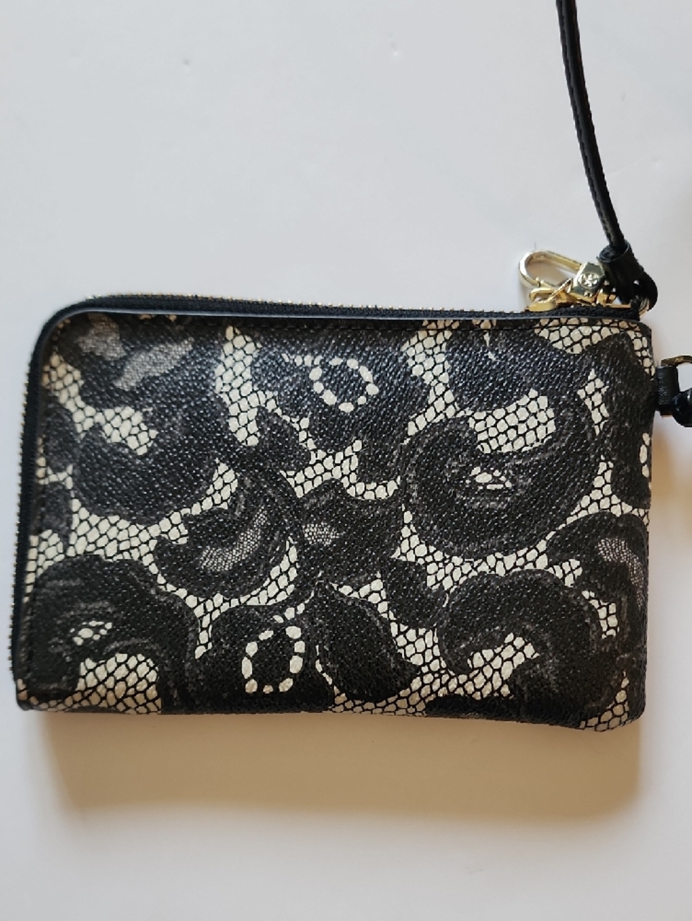 Tory Burch Robinson Ferrara  Lace Zip-Around  Wristlet.  6×4 - Picture 4 of 13